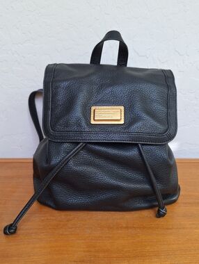 Marc Jacobs Black Leather Backpack Adjustable Straps Drawstring Slouchy Soft